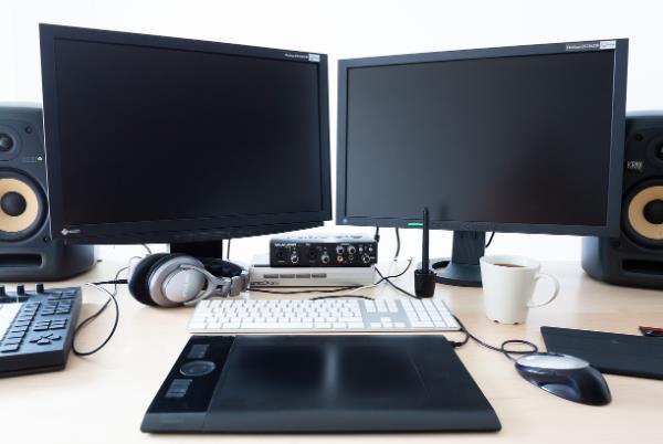 通過(guò)顯示器物理按鈕調(diào)節(jié)