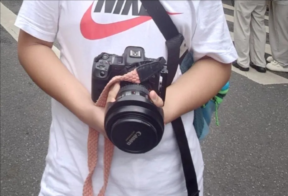 ?半畫幅相機(jī)能裝全畫幅鏡頭嗎#