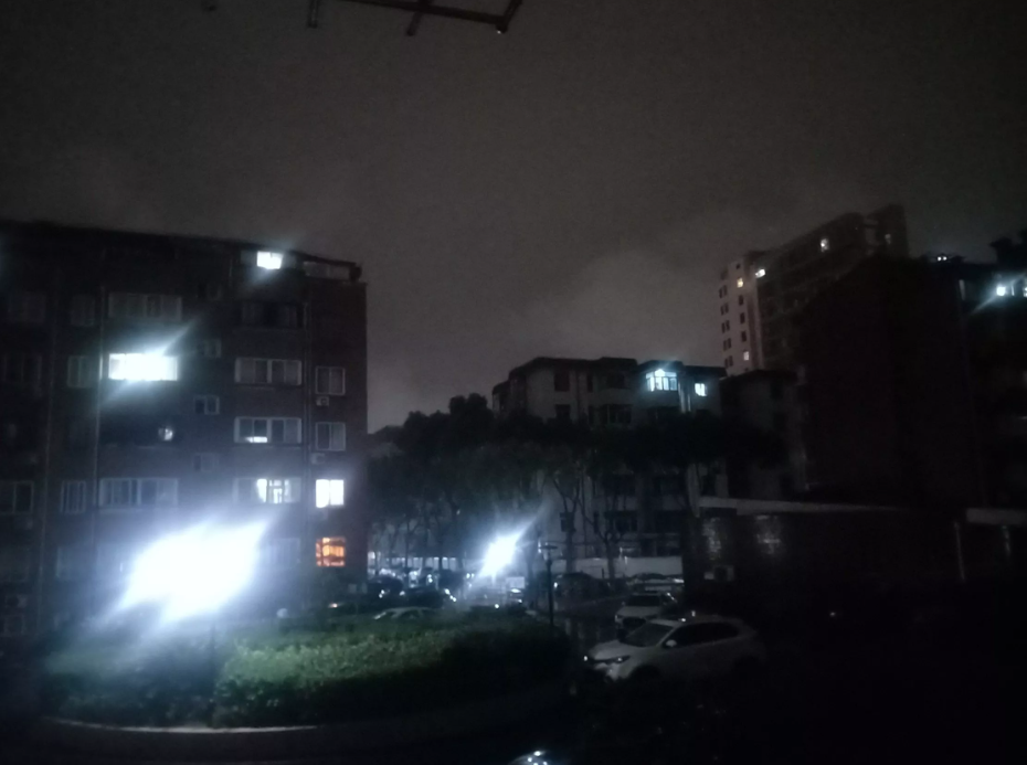 家里的門窗終于可以敞開了，連軸運(yùn)轉(zhuǎn)的空調(diào)終于歇一歇了！